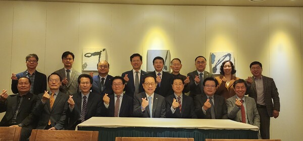 ▲제2023-3차 실무회의 참석한 임원들.
