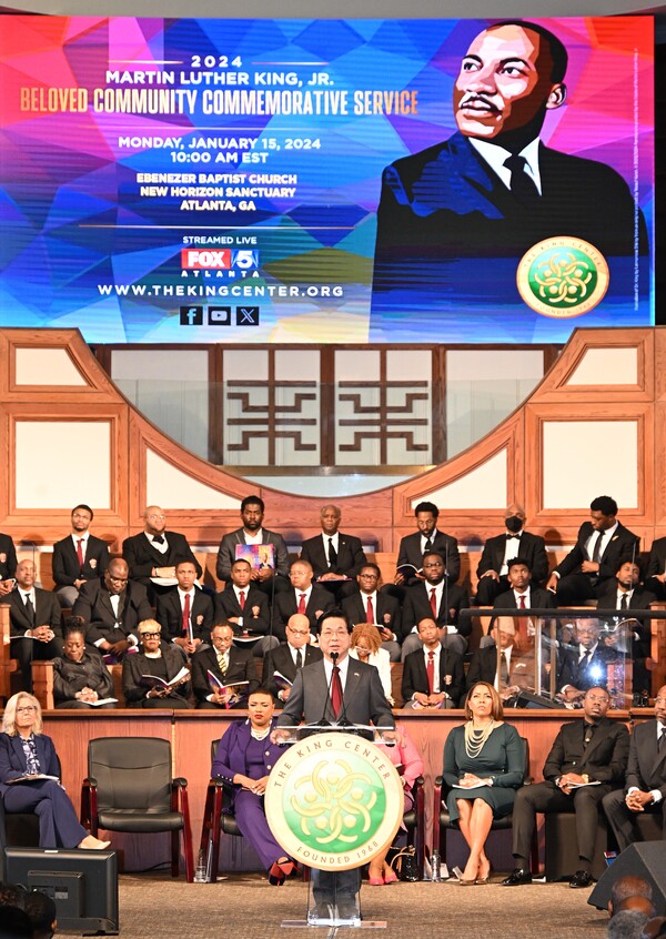 ▲이영훈 목사는 15일(월) 오전 10시(현지시각) 미국 조지아 주 애틀란타 에벤에셀침례교회에서 열린 '2024년 마틴 루터 킹 주니어(MLK) 데이 기념예배'에서 헌사를 전했다. ⓒ여의도순복음교회