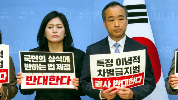 ▲이어 발언에 나선 박한수 목사, 길원평 교수, 조영길 변호사, 박소영 대표 등은 각각 법리·교육·인권 영역에서의 파급 효과를 짚으며 “재발의가 현실화될 경우 시민사회가 연대해 강력히 대응하겠다”고 밝혔다. ⓒ KHTV