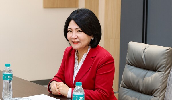 ▲쿠식밸리 경제자유구역청(“ХХЭЗЦБ”)은 몽골 국회의 2022년 4월 7일 제10호 결의로 설립되어 툽 아이막 세르겔렌 솜 일대에 위치한 국가 전략 거점이다. 사진은 몽골 정부 직속 기관인 쿠식밸리 경제자유구역청 청장 Б.사란치멕